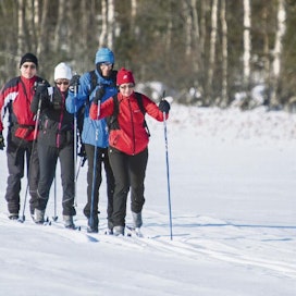 Keravalaiset Tuonoset ja Ojalat ovat tehneet yhteisiä hiihtoreissuja ennenkin. Pohjois-Karjalan vaellus oli heille uusi kokemus.