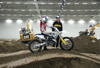 Radan testaus on tärkeä osa rakennusprojektia. Myös koneen kuljettajilla on motocross-tausta, mikä helpottaa radan muotojen hahmottamista. Radan tulee olla riittävän haastava, mutta kuitenkin turvallinen kaikille kilpailijoille.