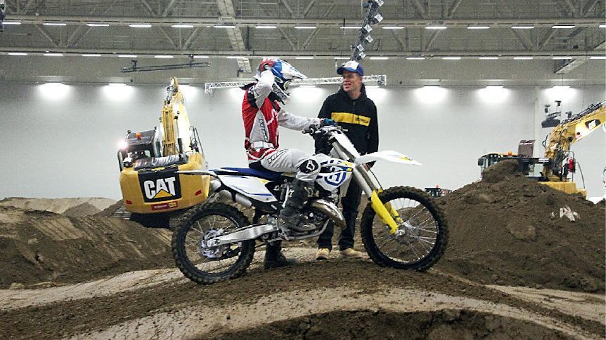 Radan testaus on tärkeä osa rakennusprojektia. Myös koneen kuljettajilla on motocross-tausta, mikä helpottaa radan muotojen hahmottamista. Radan tulee olla riittävän haastava, mutta kuitenkin turvallinen kaikille kilpailijoille.