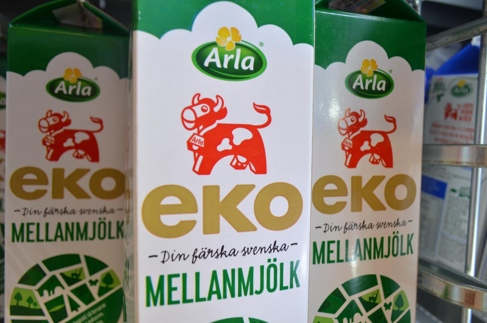 Harhaanjohtavaa mainontaa vai tyylitelty logo? Tätä Arla Foodsin lehmän kohtaloa joutui Mainosasiamies Ruotsissa pohtimaan.