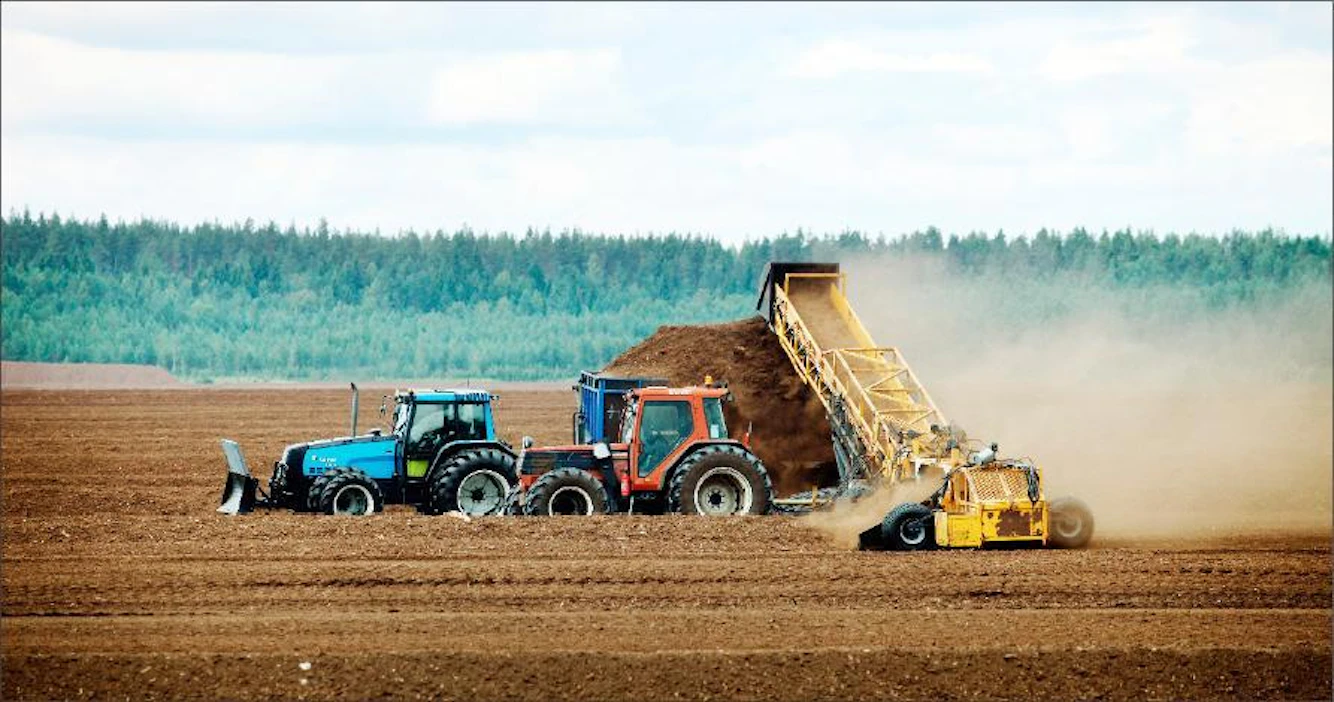 VTT:n selvityksen mukaan turvetuotanto työllistää suoraan tai välillisesti yli 10 000 suomalaista. Antti Raatikainen
