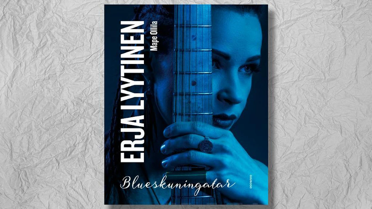 Blueskuningatar -kirja maalaa kuvan itsepäisyyteen asti sisukkaasta muusikosta, joka paahtaa töitä itseään säästämättä.