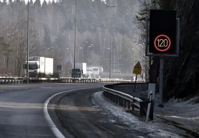 Kulloinkin voimassa oleva rajoitus ilmenee aina liikennemerkistä. LEHTIKUVA / Jussi Nukari