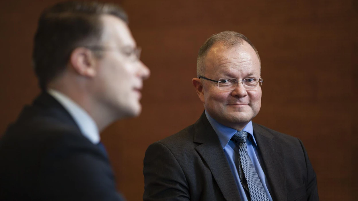 Fennovoima ja Posiva tekivät aiemmin kesällä sopimuksen asiantuntijapalveluista. Kuvassa yhtiöiden toimitusjohtajat Toni Hemminki ja Mika Pohjonen (oik.). LEHTIKUVA / SEPPO SAMULI