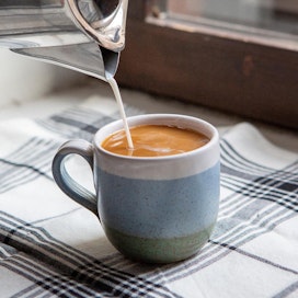 Kahvia päätyy eniten hävikkiin niissä kotitalouksissa, joissa sitä myös juodaan eniten.