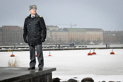 "Moni upseeri näkee kansainvälisen toiminnan osana uraa ja ne ovat mielekkäitä tehtäviä. Pitää miettiä myös, miten Puolustusvoimat voi hyödyntää ulkomailta saatua osaamista", Upseeriliiton Ville Viita sanoo.