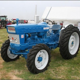 Roadless Ploughmaster 65 -traktoria valmistettiin vuosina 1964–1968 Roadless Traction Ltd. ja Ford Motor Company Hounslow ja Basildon, Englanti