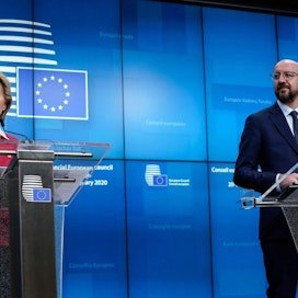 EU-komission puheenjohtaja Ursula von der Leyen ja  Eurooppa-neuvoston puheenjohtaja Charles Michel.  LEHTIKUVA / AFP
