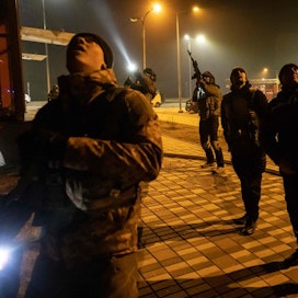 Ukrainalaispoliiseja pääkaupungissa Kiovassa. LEHTIKUVA/AFP