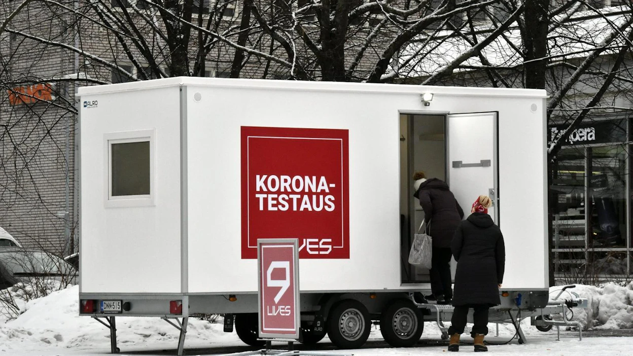 Todettujen koronavirustartuntojen määrä on viime viikkoina ollut selvässä kasvussa Suomessa. LEHTIKUVA / JUSSI NUKARI