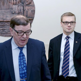 Kansalaispuolueen puheenjohtaja Sami Kilpeläinen (oik.) kertoo STT:lle, että taloudelliset väärinkäytökset liittyvät Väyrysen presidentinvaalikampanjaan.