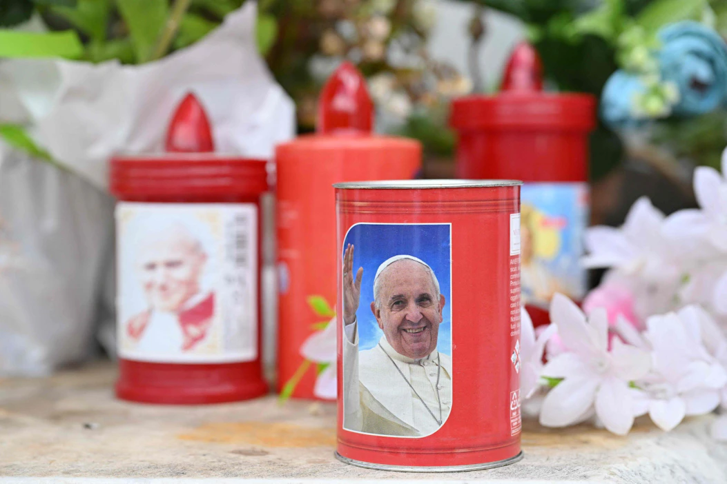 Paavi on jo perunut kaikki audienssinsa kesäkuun 18. päivään asti. Franciscus on kärsinyt viime vuosina useista terveysongelmista. LEHTIKUVA / AFP .