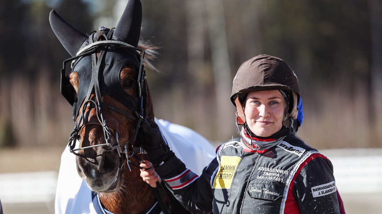 Juopon Tuuri oli Eveliina Talvensaaren viime talven löytö. Hevosen paluu radoille vie vielä hetken.