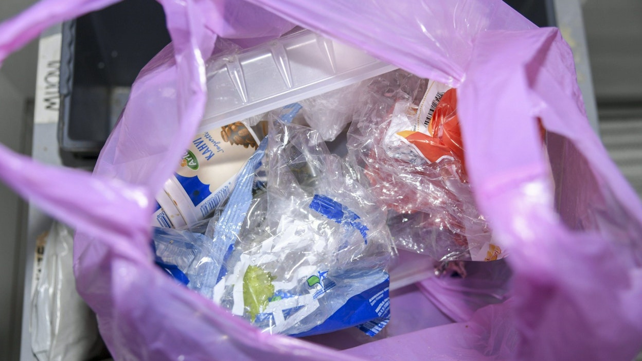 Kaikista pantittomista muovipakkauksista kierrätettiin vuonna 2021 yhteensä hieman yli 41 prosenttia.