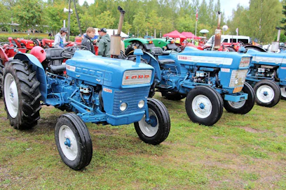 Fordin tonnisarja esiteltiin vuonna 1964, samassa yhteydessä merkki lyheni Fordsonista Fordiksi. Etualan Ford 2000 on mäkkikäyttöönkin sopivan Dextan seuraaja.