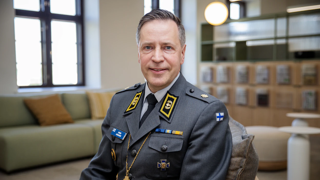Pekka Asikainen ymmärtää hyvin varusmiesten tappamiseen liittyviä eettisiä kysymyksiä. Hän vieraili keskiviikkona MT Livessä.