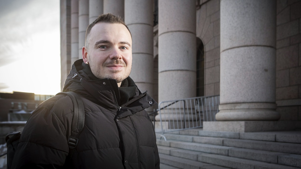 Tino Aalto pyrkii vaikuttamaan eduskunnan päätöksiin. Hänen mielestään sahateollisuudella on mainio ilmastotarina eli sahat ovat ratkaisu ilmastokriisiin tuottaessaan kestävää puuta. Hakkuita pystytään edelleen kehittämään niin, että monimuotoisuus otetaan huomioon.