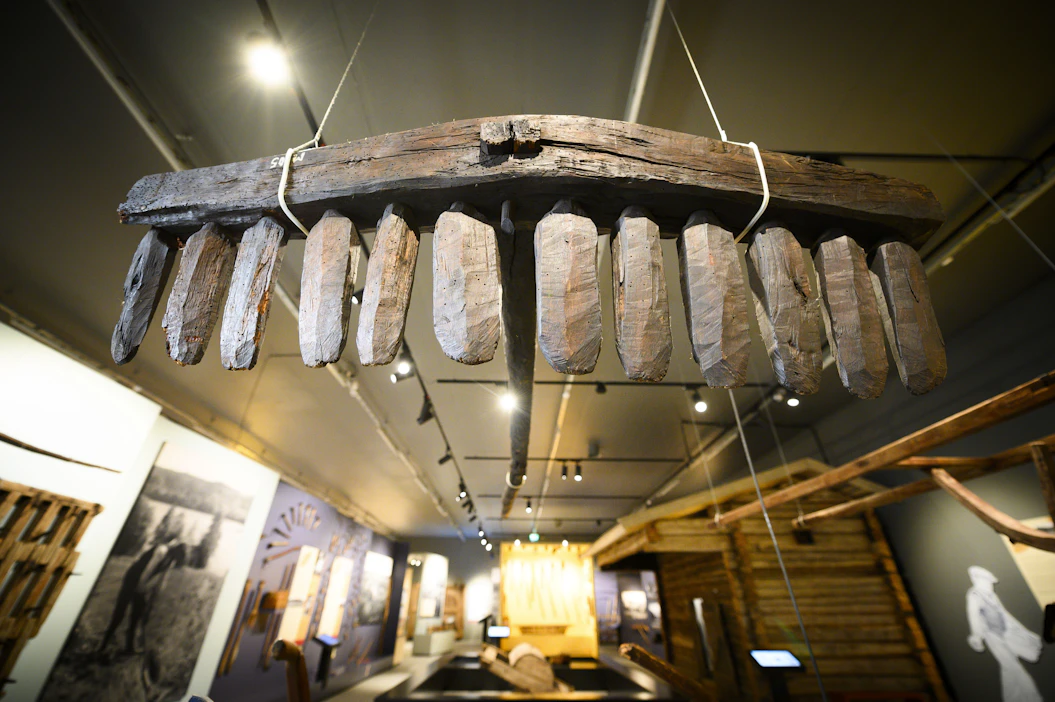 Museot ovat vetäneet hyvin väkeä, mutta niiden taloudessa on haasteita. Kuva Sarka-museon Ennen koneita -näyttelystä.