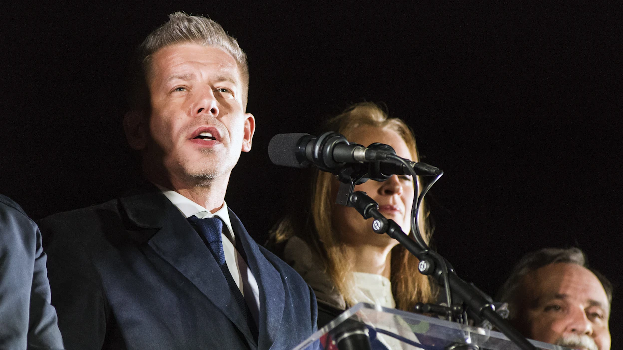 Péter Magyar johdatti Tisza-puolueensa murskavoittoon Unkarin sunnuntaisissa parlamenttivaaleissa.