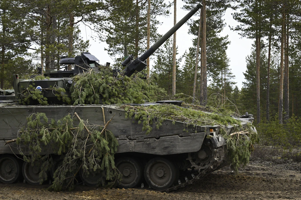 Tänä vuonna harjoituksessa käytetään raskaamman kaluston lisäksi myös useita erilaisia lennokkityyppejä. EMMI KORHONEN / LEHTIKUVA.