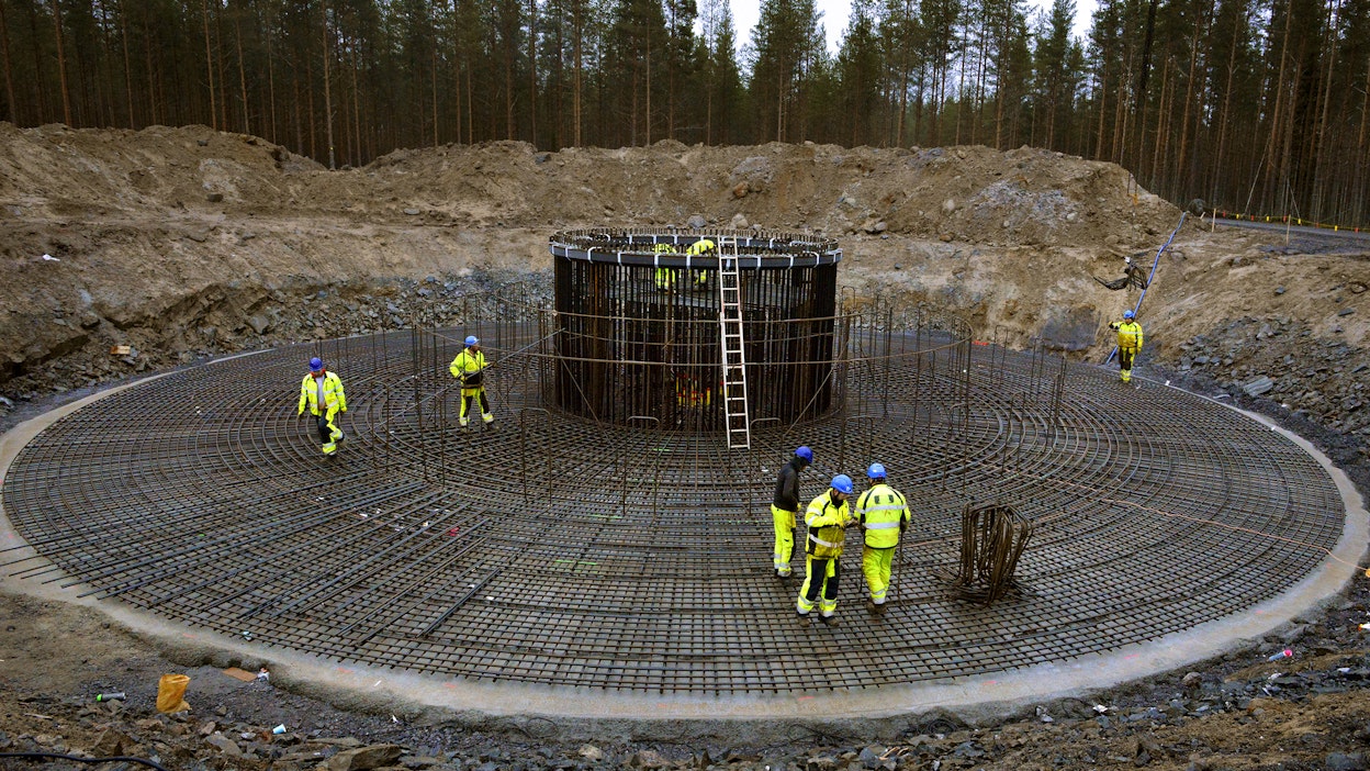 Tuulivoimaloita valmistuu tänä vuonna Suomeen ennätysmäärä. Perustuksilta vaaditaan entistä enemmän, sillä voimaloiden napakorkeus ylittää 150 metriä ja teho on noussut viiteen megawattiin.