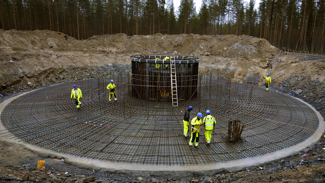 Tuulivoimaloita valmistuu tänä vuonna Suomeen ennätysmäärä. Perustuksilta vaaditaan entistä enemmän, sillä voimaloiden napakorkeus ylittää 150 metriä ja teho on noussut viiteen megawattiin.