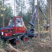 Ruotsalainen metsäkonevalmistaja Alfing i Ämhult AB luottaa Terri-koneissaan ruotsalaisiin komponentteihin. Nosturit tulevat FTG Mowilta, harvesteripäät Logmaxilta.