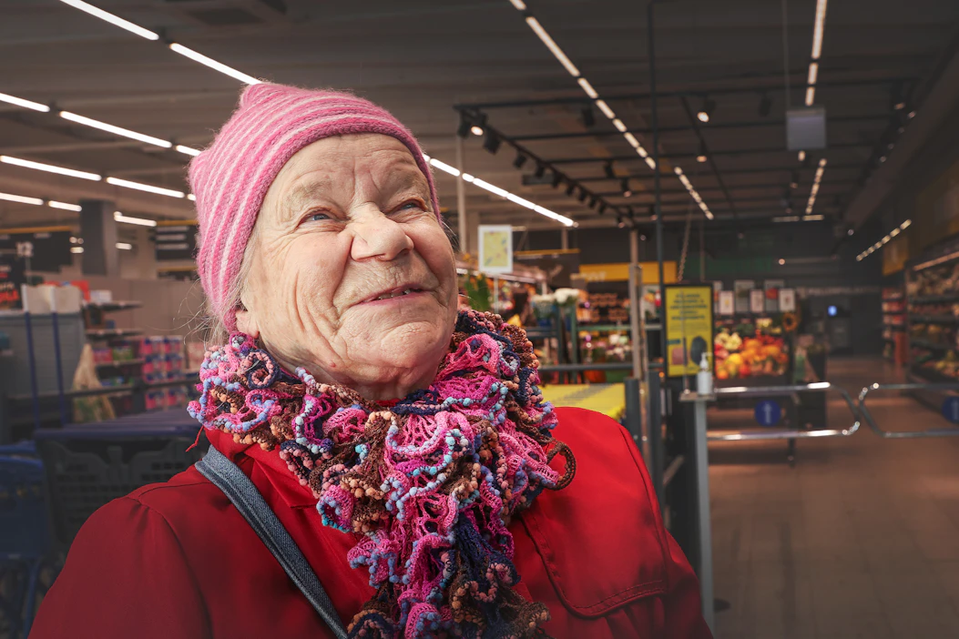 Tohmajärvellä asuva 83-vuotias Maija Pesonen kertoo kiristyneen tilanteen Suomen ja Venäjän välisellä rajalla aiheuttaneen lievää jännitystä.