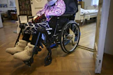 Riittämätön kotihoito kuormittaa merkittävästi iäkkäiden läheisiä. LEHTIKUVA / Emmi Korhonen.
