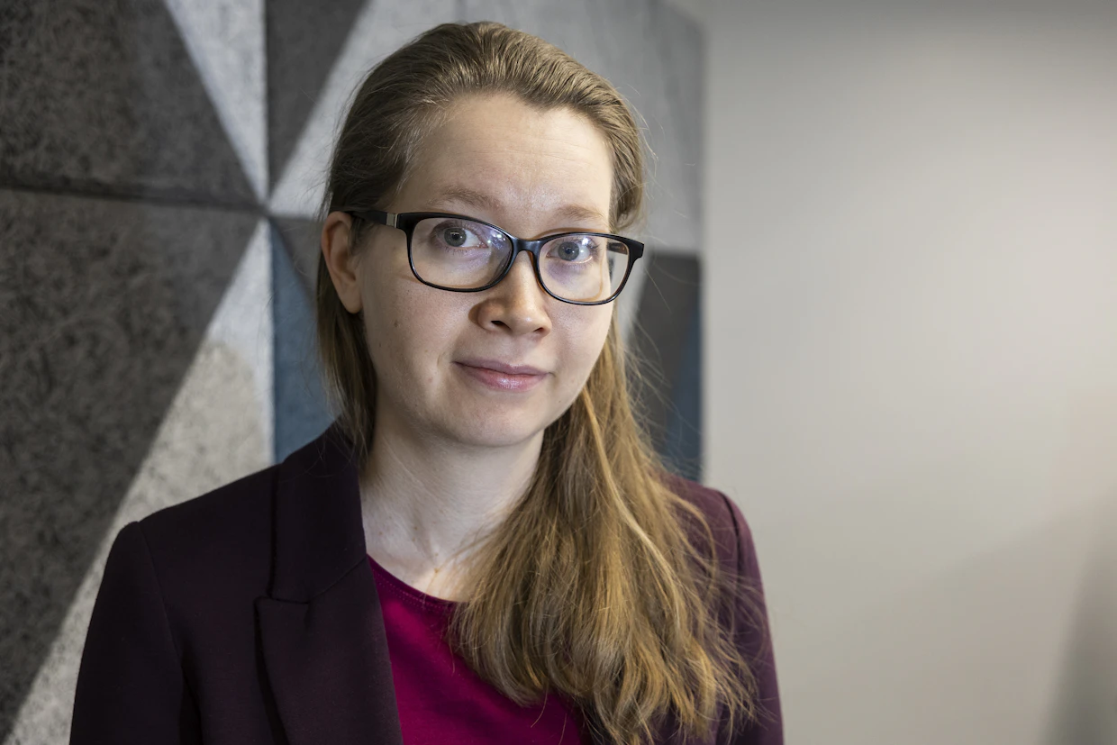 MTK:n juristi Anna-Rosa Asikainen on viime aikoina saanut maanomistajilta useita yhteydenottoja petolintujen pesistä.