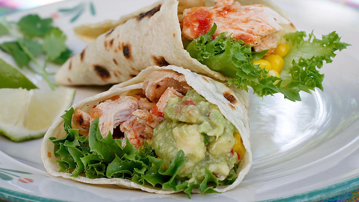 Texmex löi suomalaisten tietoisuuteen 1990-luvulla. Broileriburritot syntyvät kotonakin, kun valmisteluun varaa aikaa.