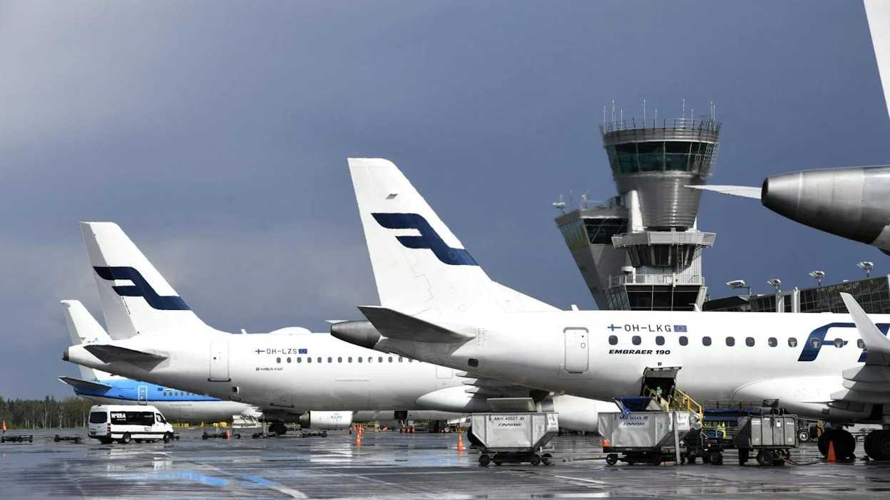 Finnair on joutunut koronavirusepidemian vuoksi perumaan useita lentojaan. LEHTIKUVA / MARTTI KAINULAINEN
