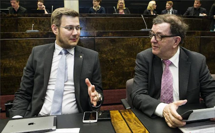 Eerikki Viljanen nousi keskiviikkoillan tarkistuslaskennassa keskustan kansanedustajaksi. Kollega Paavo Väyrynen jatkanee europarlamentissa, ellei kotimaassa tarjota ministerivastuuta. Kari Salonen