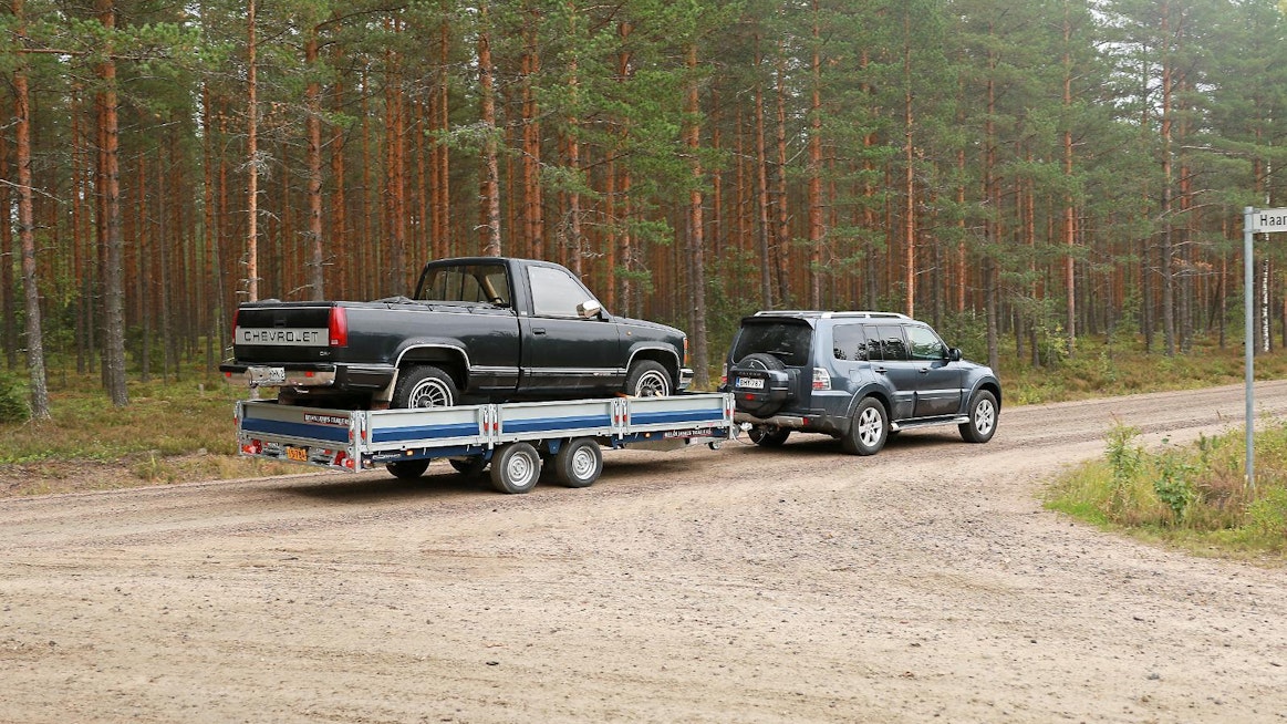 Brian James -trailerilla onnistuu myös ajoneuvojen kuljetus. Lavalle on lisävarusteena saatavana ajoneuvojen kuljettamista varten pikakiinnitteinen putki, joka toimii sekä rengaskiilana että yhtenä lisäsidontapisteenä.