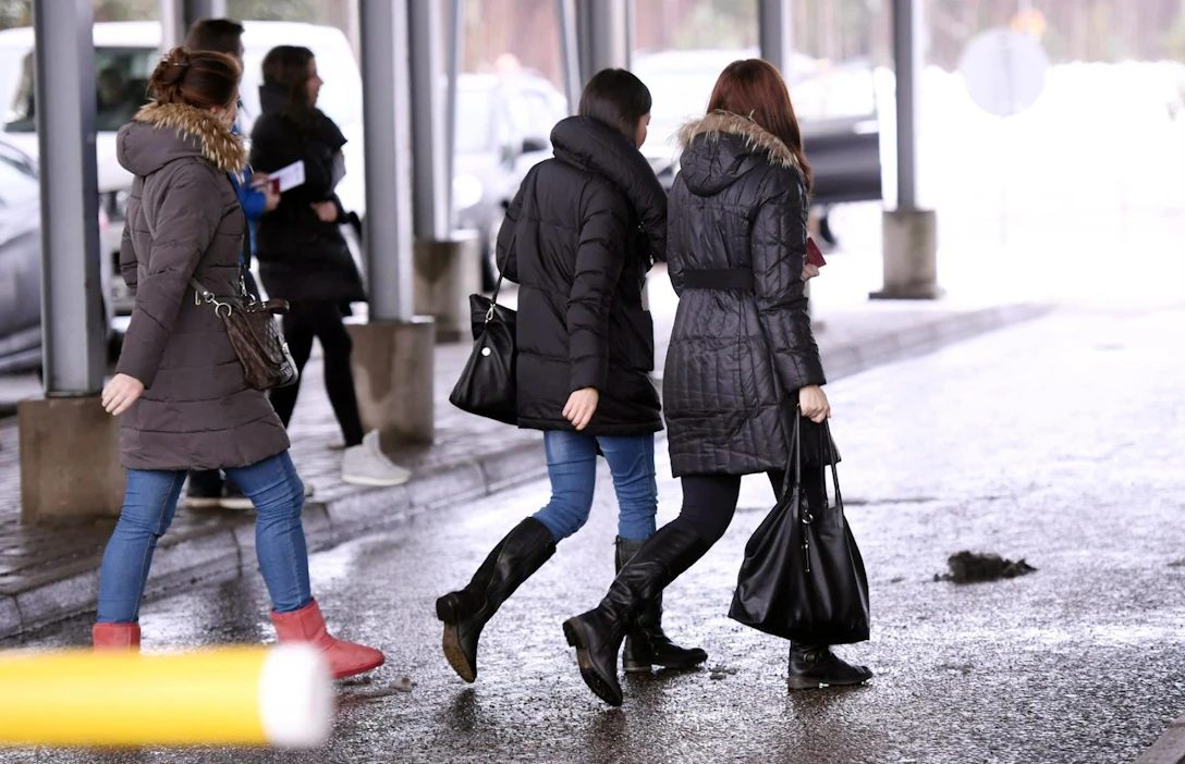 Nyt käsittelyssä oleviin viisumihakemuksiin liittyvät passit palautetaan, eikä hakemuksia käsitellä. Linjaus ei koske Venäjää.