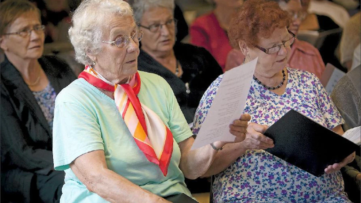 Liperiläiset Siiri Kukkonen (vas.) ja Eila Auvinen harjoittelivat viime viikon perjantaina Laula kanssain -laulutapahtuman ohjelmistoa. Jaakko Kilpiäinen