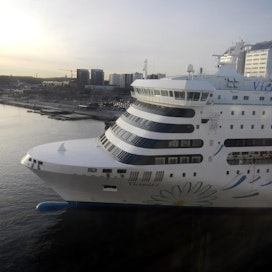 Tallink Silja aloittaa koronapassien tarkastamisen Tukholmasta lähteviltä 18 vuotta täyttäneiltä matkustajilta keskiviikosta alkaen.