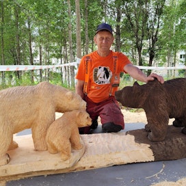 Esko Heikura voitti karhunveiston mestaruuskisan teoksellaan Pakolaiset. Kisassa esiin nousivat ajankohtaiset teemat, kuten ilmastonmuutos ja monikulttuurisuus.