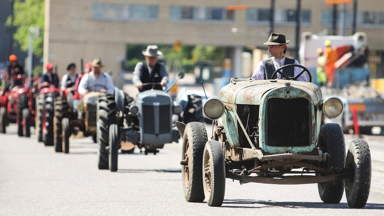 MTK juhli kesäkuussa Helsingin keskustassa konekavalkadilla.
