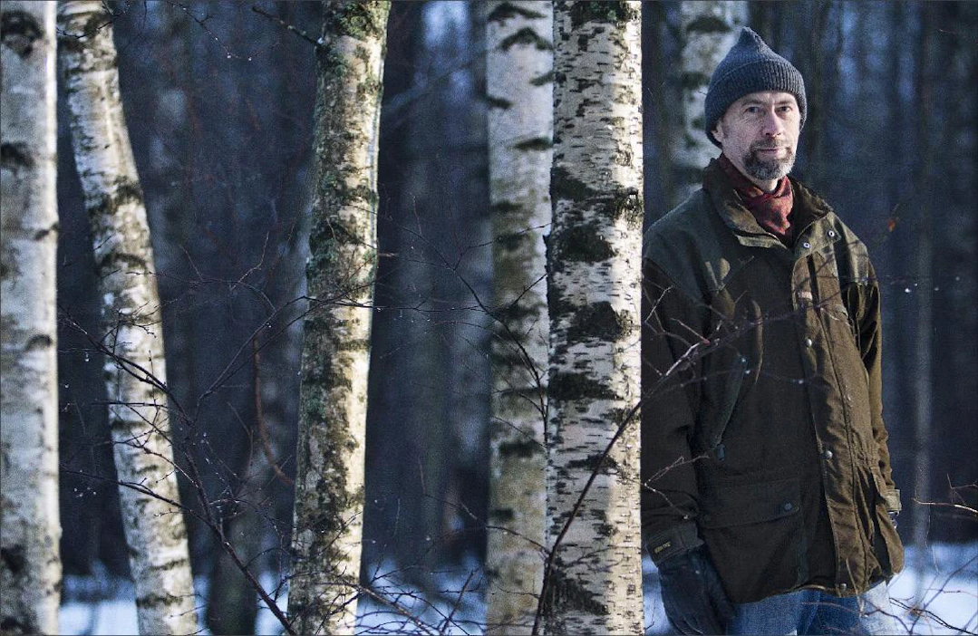Jaakko Temmes asuu Helsingissä mutta omistaa metsää kolmella eri paikkakunnalla. Hän toivoo, että hänen kaltaiset etämetsänomistajat voisivat halutessaan asioida metsänhoitoyhdistyksen kanssa yhdellä luukulla. Kari Salonen