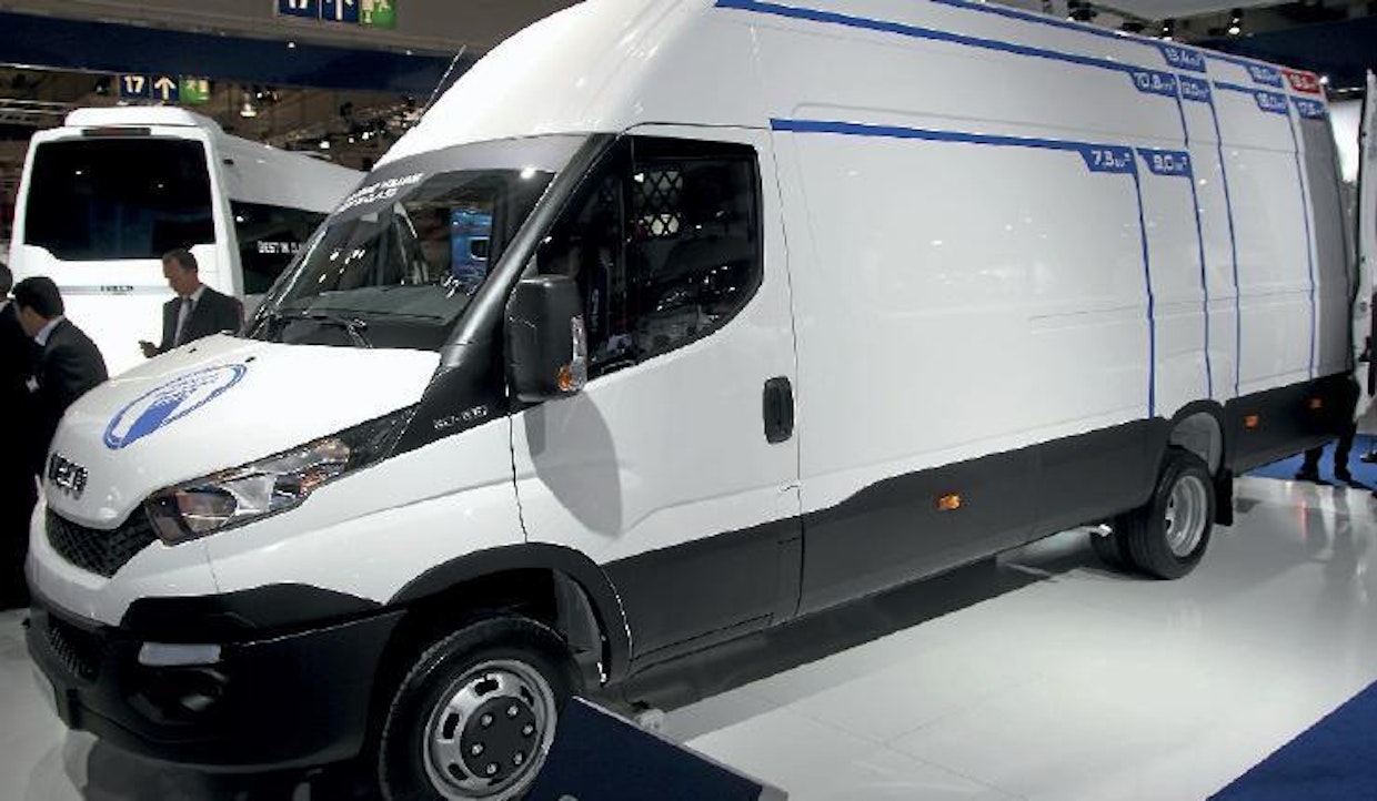 Kolmannen sukupolven Iveco Daily palkittiin Van of the Year -palkinnolla. Tuomariston mukaan Iveco on panostanut parhaiten tehokkuus- ja kestävyysvaatimuksiin ympäristö sekä turvallisuus huomioiden. Hannoverin Daily-uutuus oli kaasuversio. Ensi vuoden huhtikuussa esitellään kaksi itävaltalaisen Achleitnerin muokkaamaa 4x4-versiota. Kesäkuussa 2015 on vuorossa sähkö-Daily.