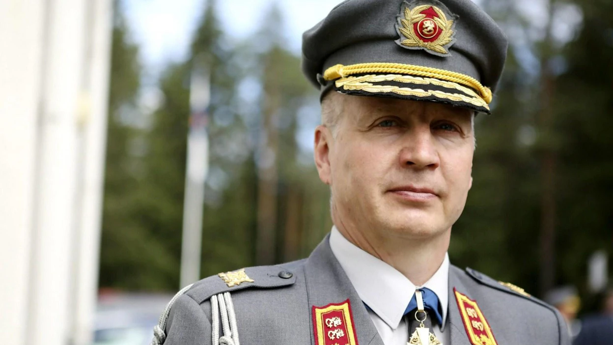 Suomen Maavoimissa kansainvälinen toiminta on koskettanut toistaiseksi muita enemmän muutamaa joukko-osastoa. Maavoimien komentajan Petri Hulkon mukaan kaikille joukoille on kuitenkin määrätty yhteistyövastuita kansainväliseen toimintaan liittyen.