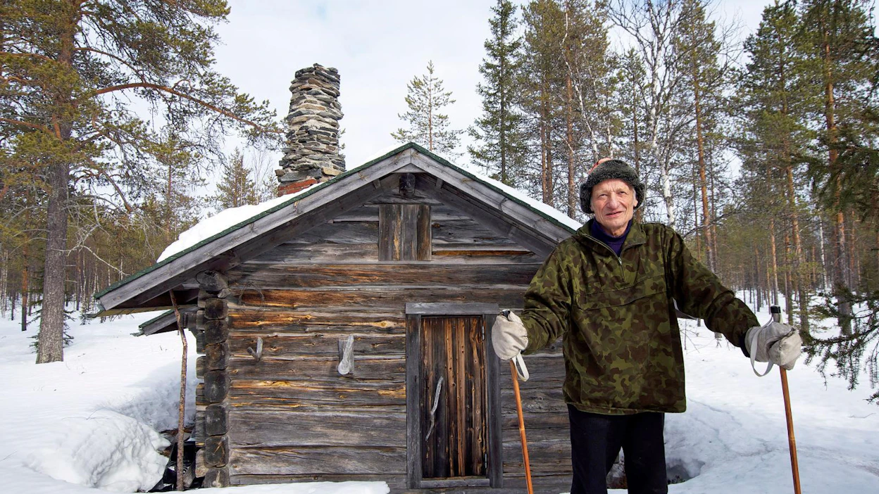 Sulo Onnela siirsi yli satavuotiaan niittykämpän Raudanjokivarresta omalle metsäpalstalleen Käyrämöön.