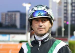 Johnny Takter piti toukokuussa lomaa ajohommista mutta ajaa taas illalla kotiradallaan Jägersrossa muun muassa vihjeiden ideahevosta suomalaista Martin De Bosia.