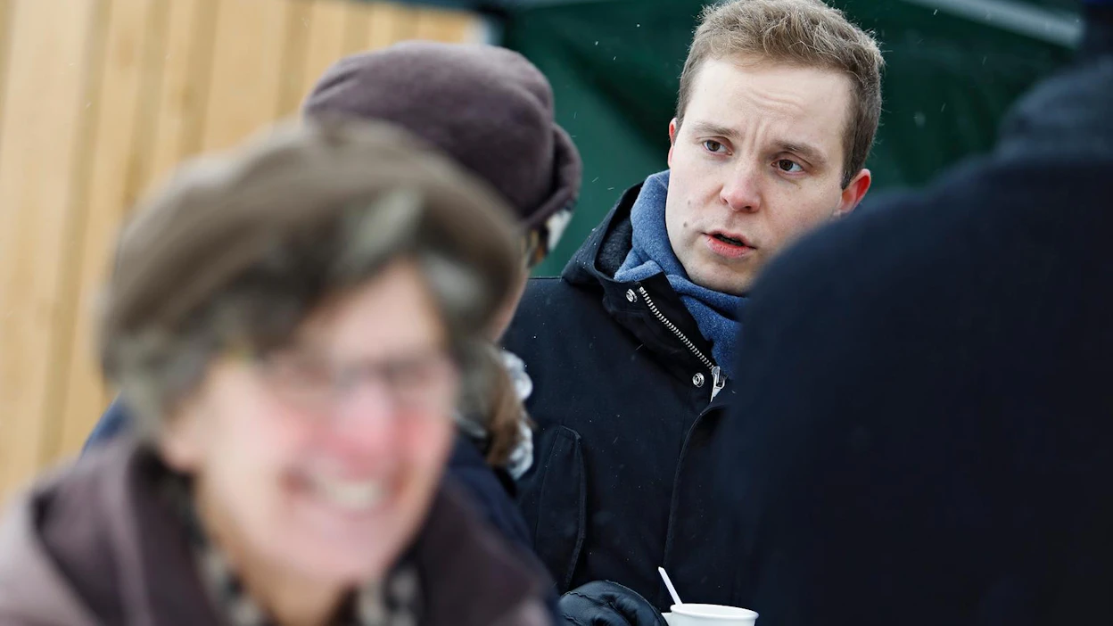 Keskustan varapuheenjohtaja, kansanedustaja Petri Honkonen vaatii seniorivaikutusten arviointia ja julkisten palvelujen perkaamista digisyrjäytymisen vuoksi.