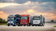 Daimler AG jakautuu kahdeksi itsenäiseksi yhtiöksi ja raskaan kaluston valmistaja Daimler Truck on listautunut Frankfurtin pörssiin. Muutoksista huolimatta tuotemerkki myös raskaalla puolella on edelleen Mercedes-Benz.