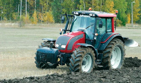 Valtra N141 Advance uhkuu notkeaa ja helposti hallittavaa voimaa ja tarjoaa siten ajamisen iloa.