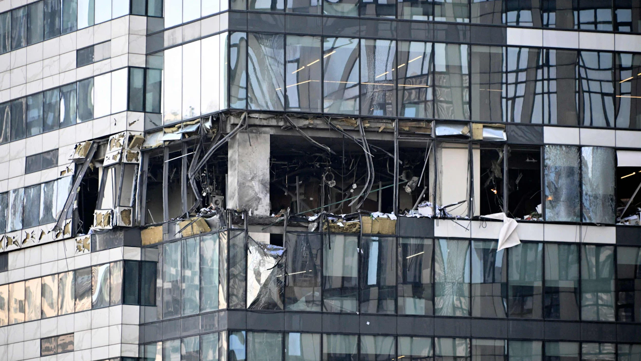 Pormestarin mukaan kukaan ei loukkaantunut, mutta kahden toimistorakennuksen julkisivut vaurioituivat lievästi. LEHTIKUVA / AFP.