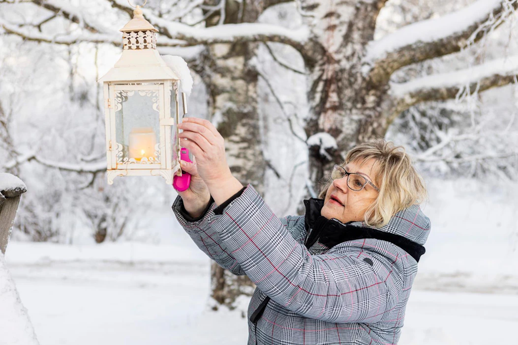 Kaikkein tärkeintä on alkaa puhua, eikä vain sulloa vaikeuksia mielen kätköihin, toteaa kuusi vuotta tukihenkilönä toiminut Teija Airaksinen.