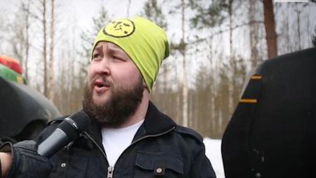 Antti Nevalainen lähti liikkeelle aamuseitsemältä. Tööttäykset piristävät pitkää matkaa.